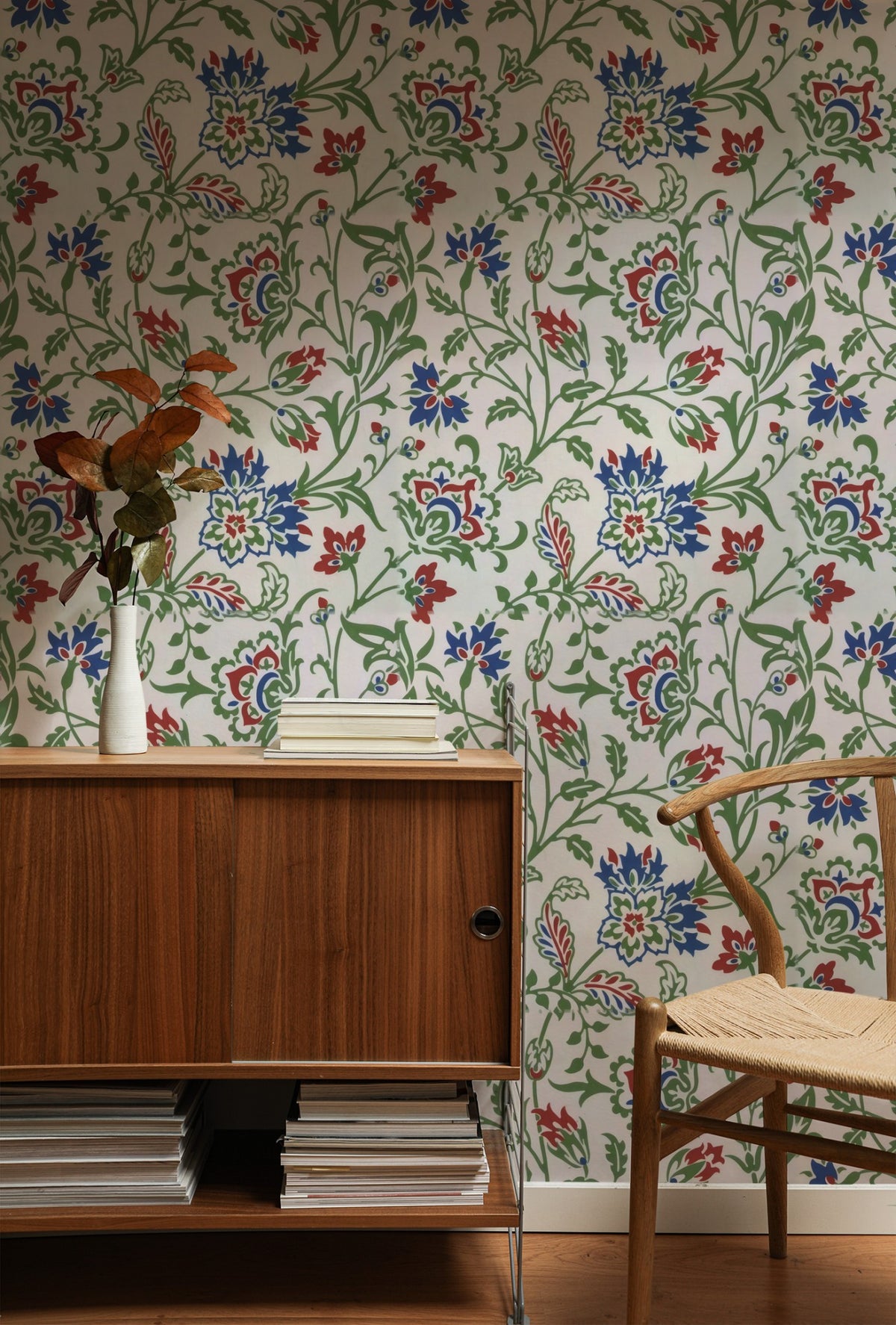 William Morris Brentwood White wallpaper on a wall — Lifestyle 1 scene