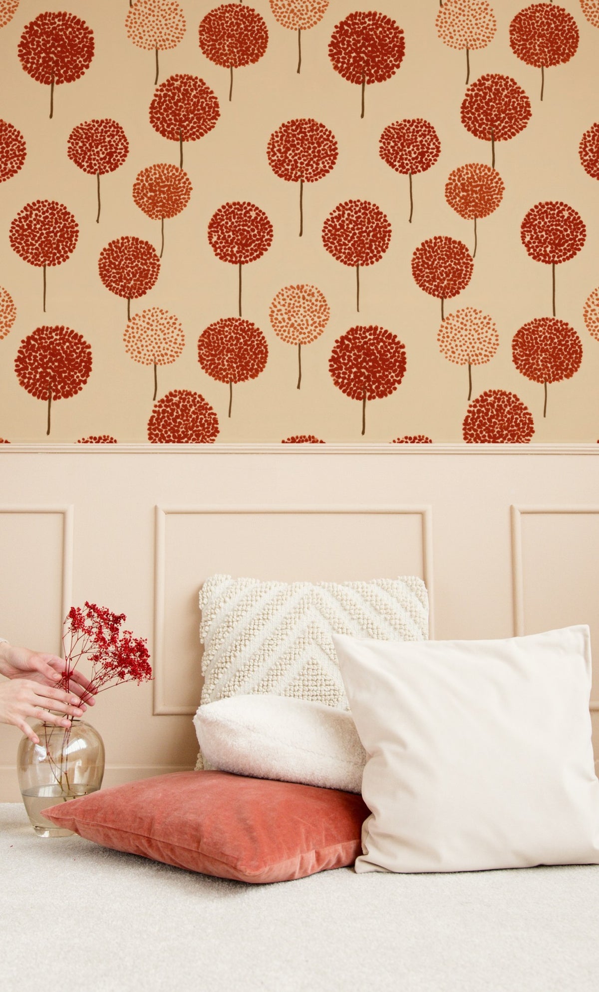 Dotted Allium wallpaper on a wall — Lifestyle 4 scene