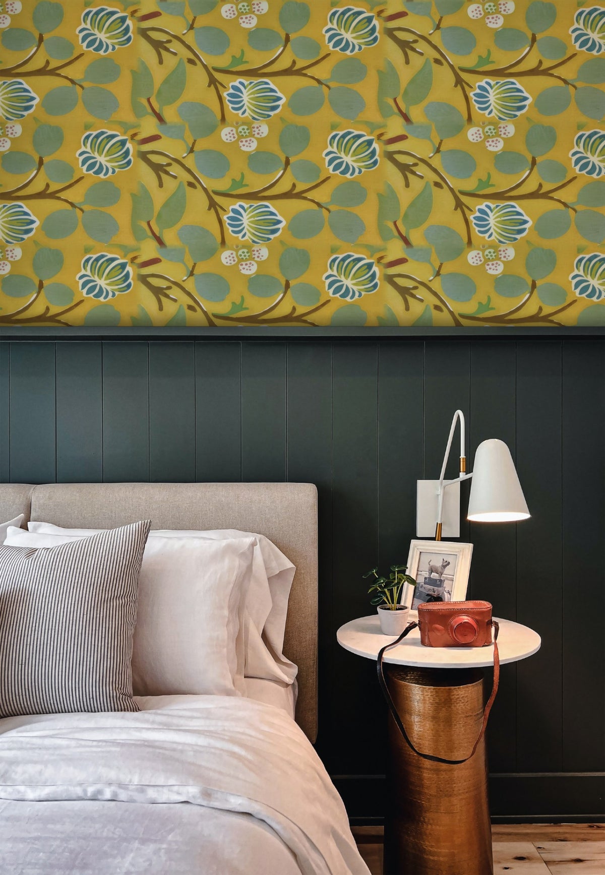 William Morris Clover Gold wallpaper on a wall — Lifestyle 5 scene