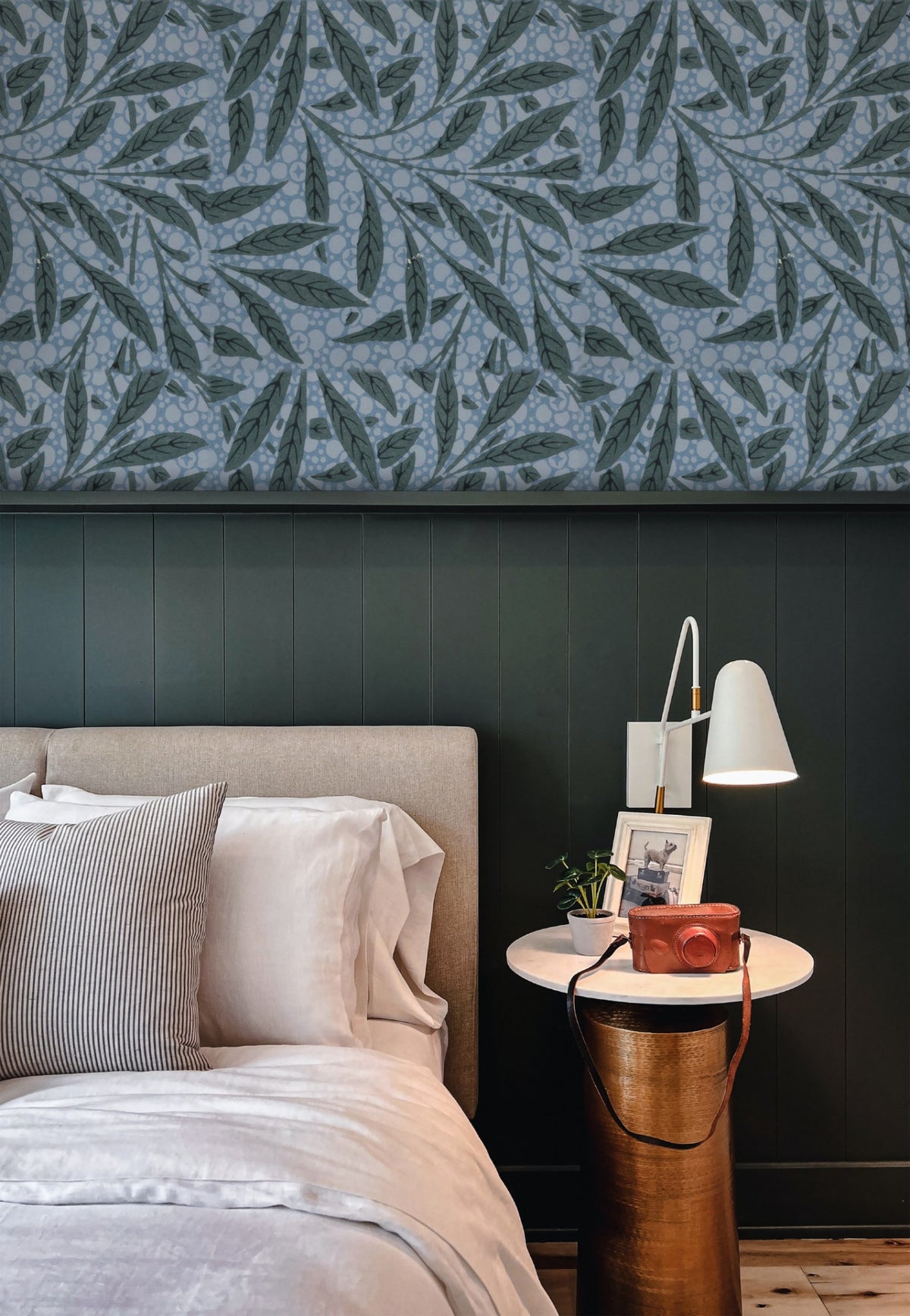 William Morris Willow Boughs Slate wallpaper on a wall — Lifestyle 5 scene