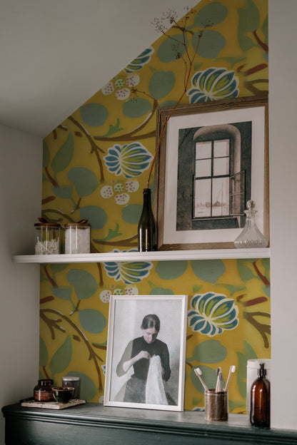 William Morris Clover Gold wallpaper on a wall — Lifestyle 7 scene