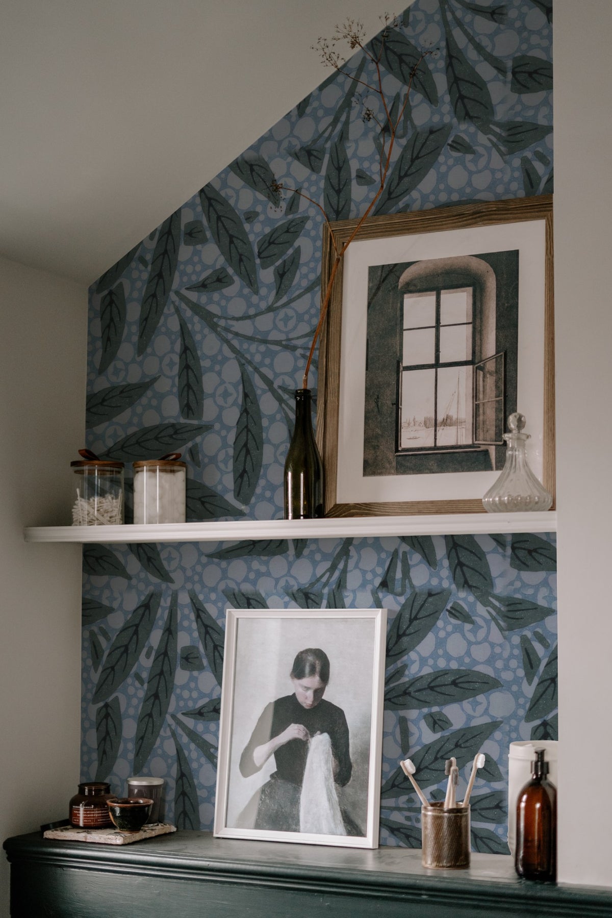 William Morris Willow Boughs Slate wallpaper on a wall — Lifestyle 7 scene