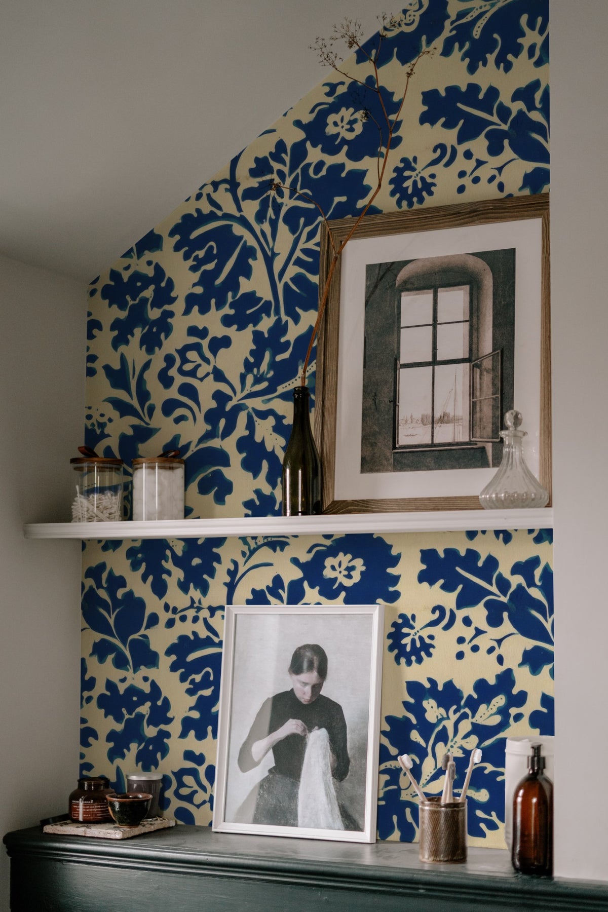 William Morris Venetian Indigo wallpaper on a wall — Lifestyle 7 scene
