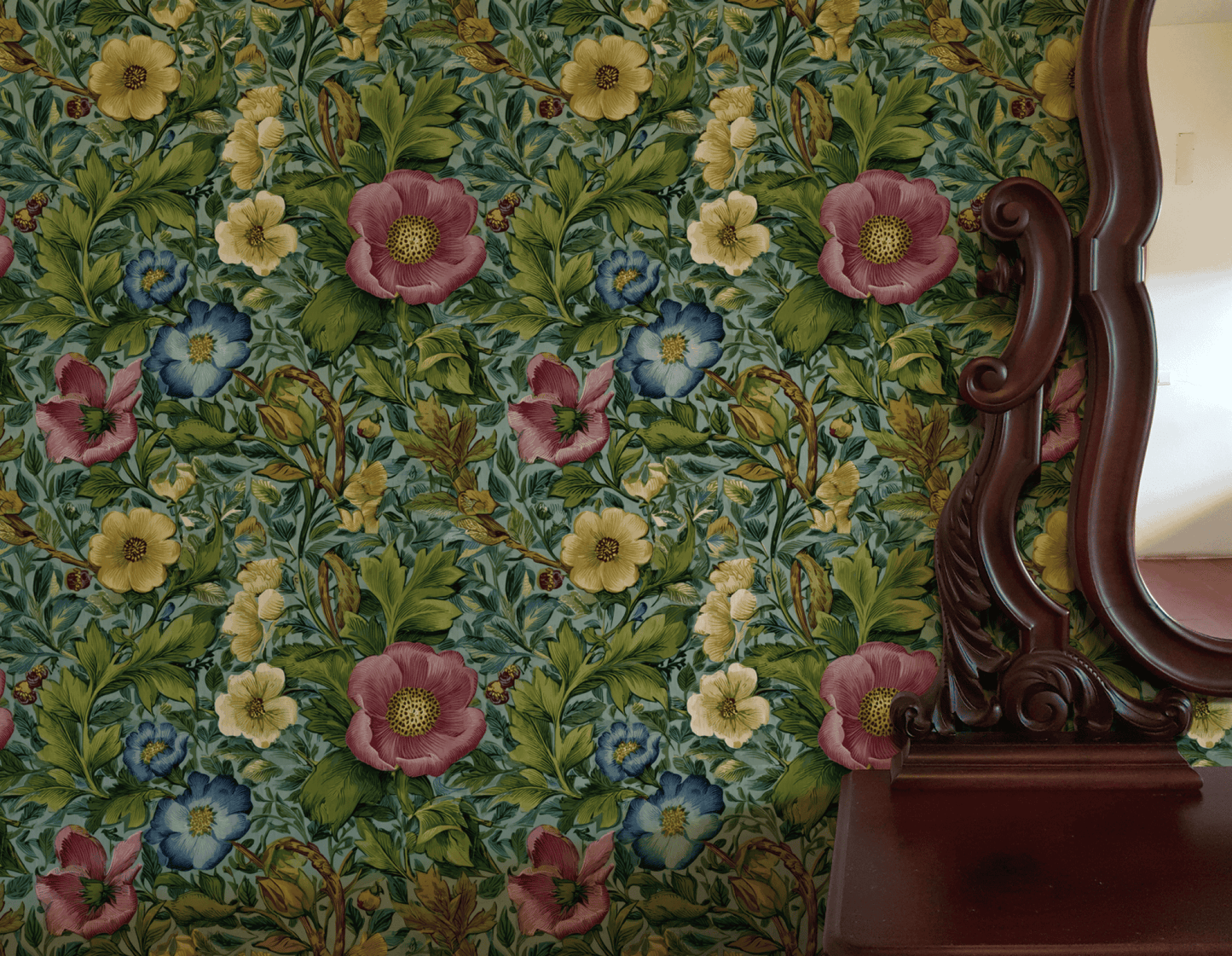 Verdant Rosaline Wallpaper