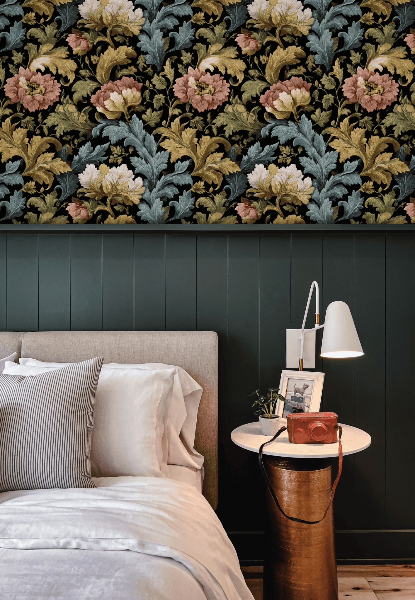 Gilded Acanthus Wallpaper