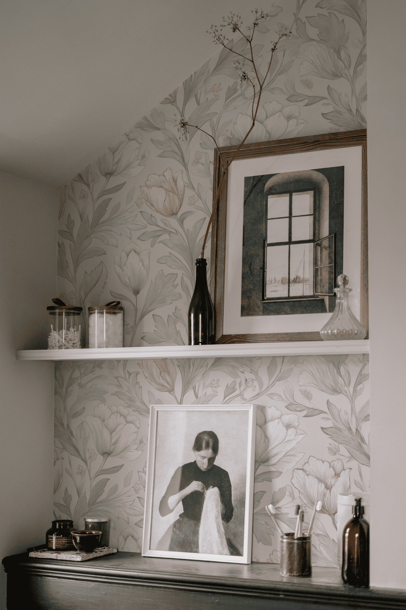 Platinum Tulip Wallpaper