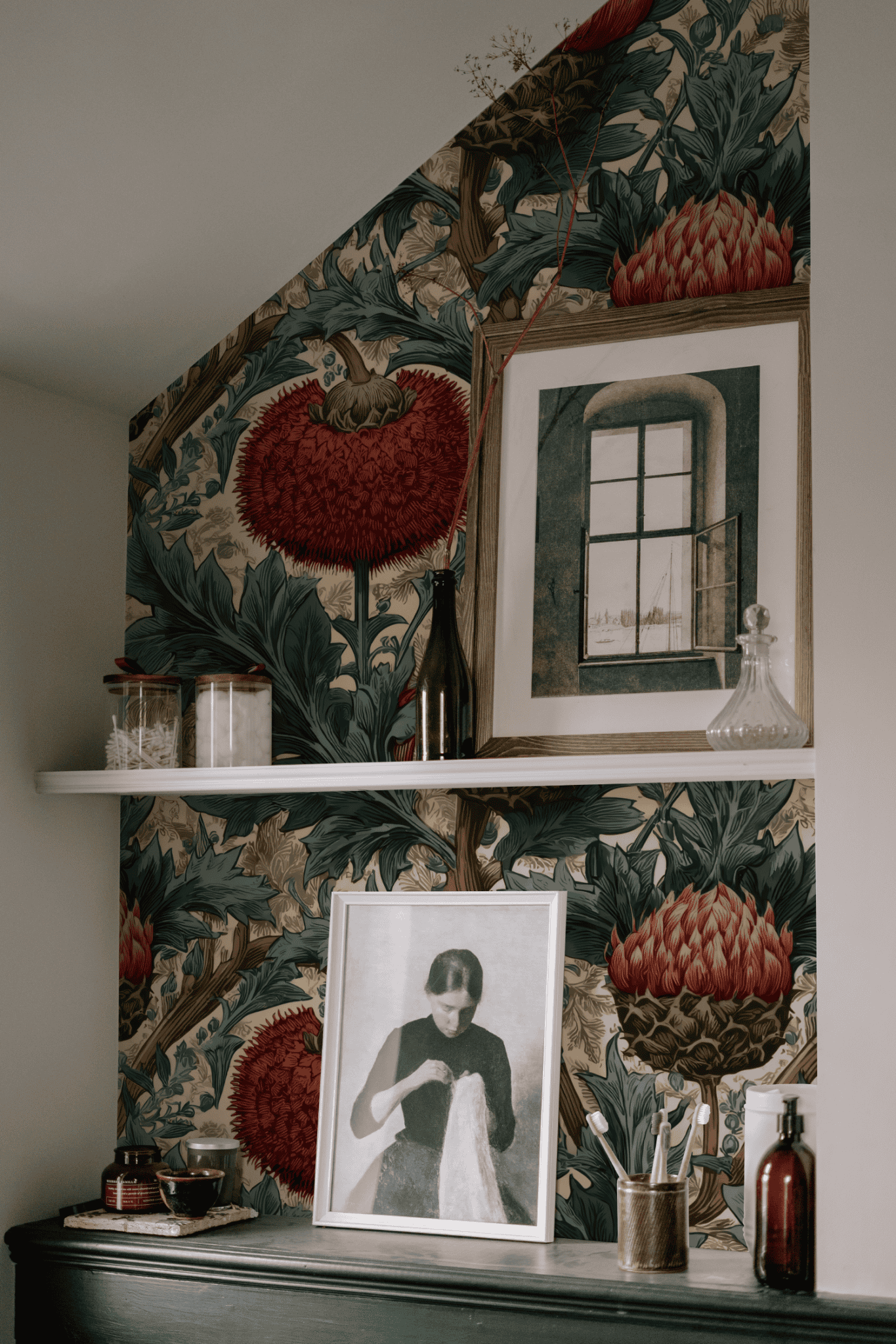 Thistle Crimson Wallpaper